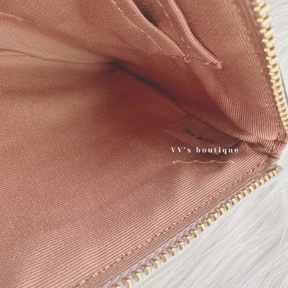 NWT Coach Corner Zip Wristlet Signature Canvas Daisy Print Lt Khaki Chalk C3360 - Picture 5 of 5